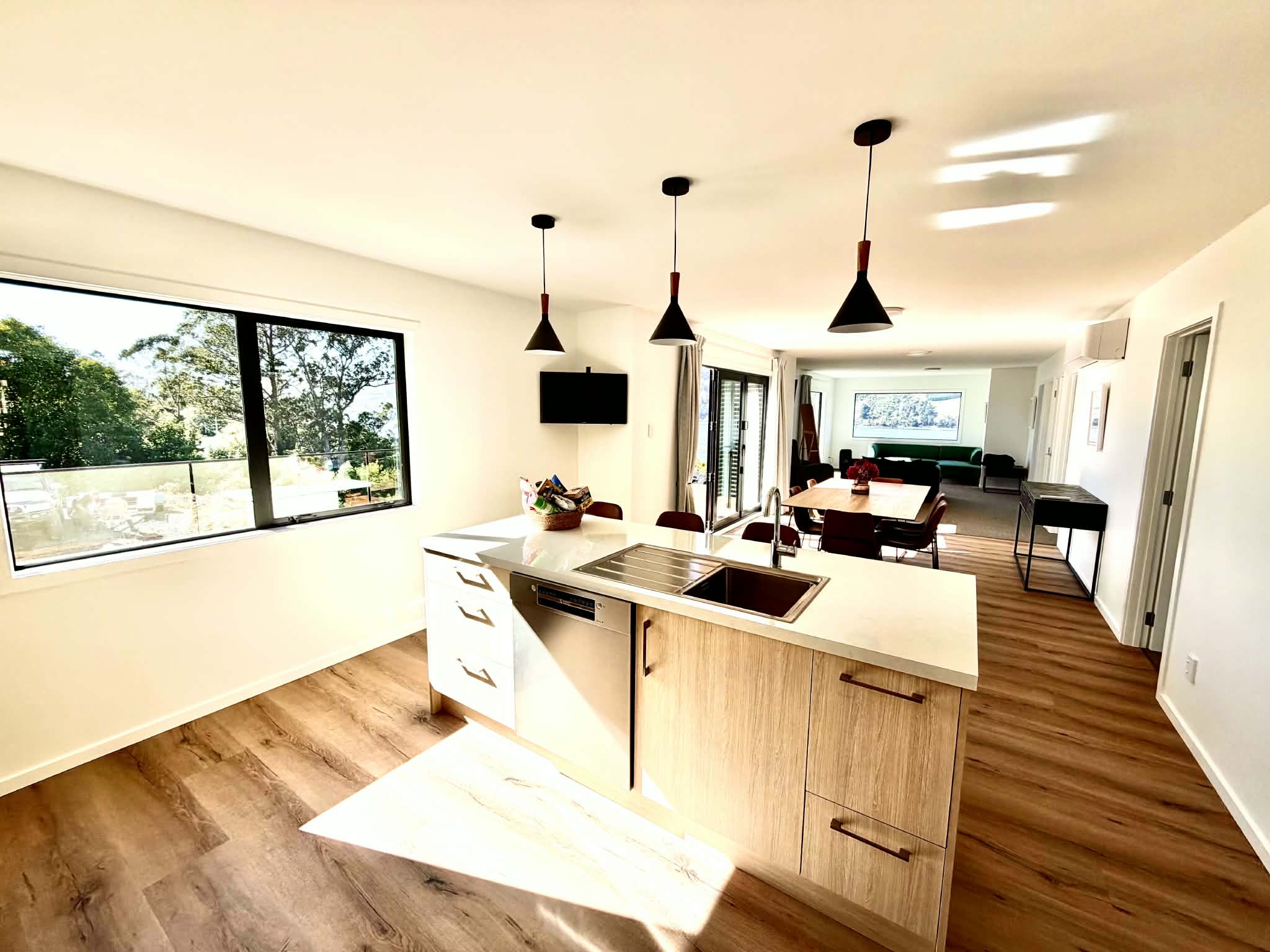 Full kitchen, dining and living area